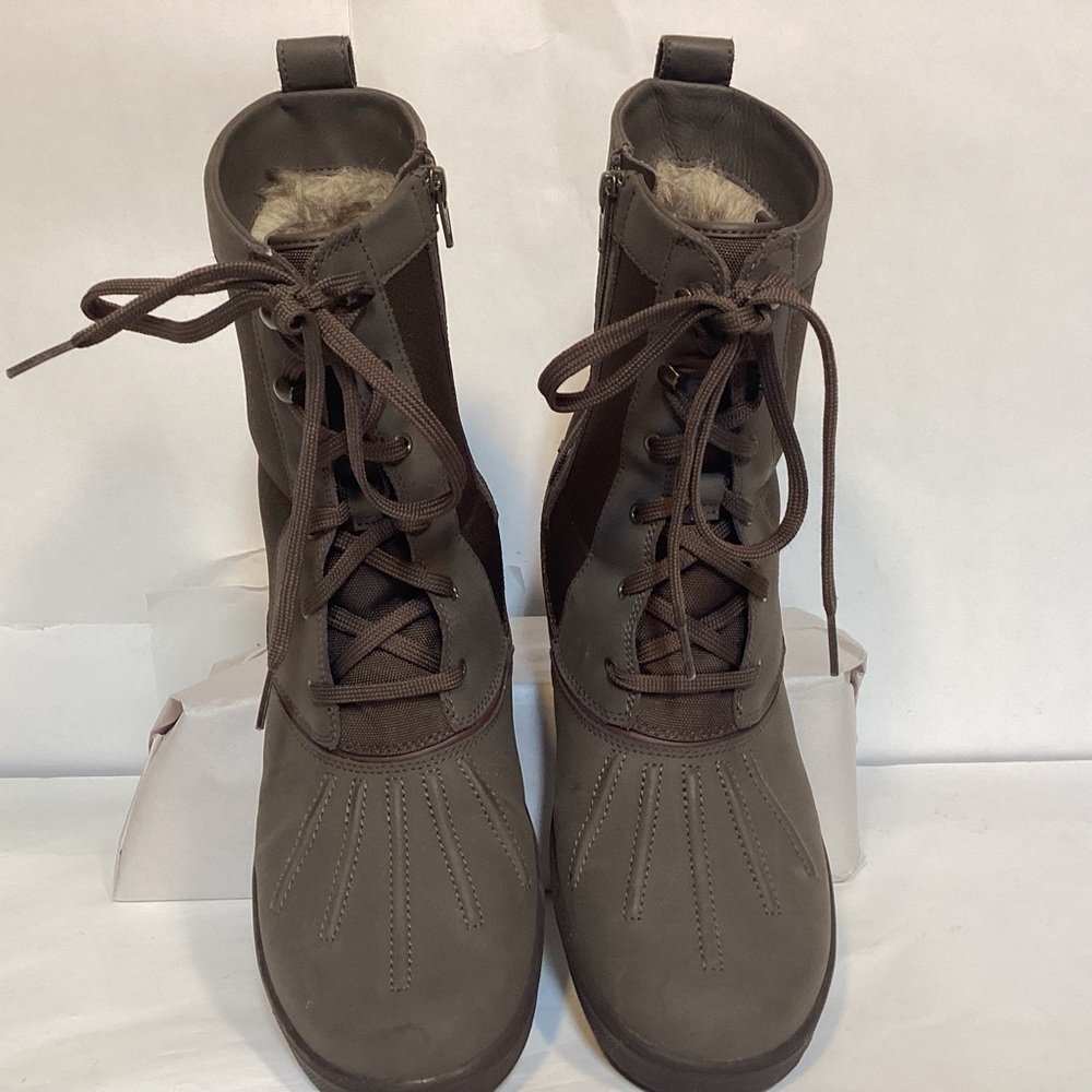 Clarks Carima Duck Boot Size 11 - image 4